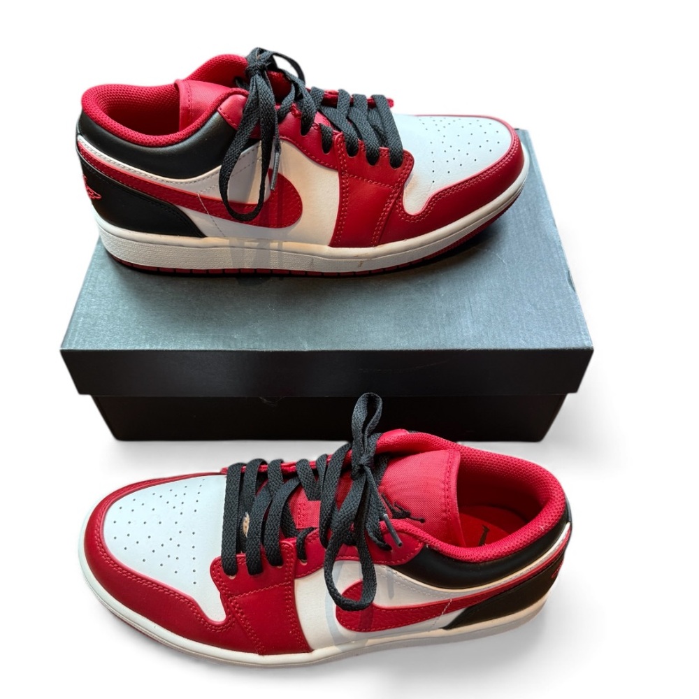 Jordan 1 Retro Low OG Chicago Men's Shoe Red Black White 8